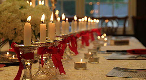 Tavola imbandita per lo Shabbat